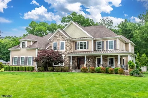 8 Jameson Pl, West Caldwell, NJ 07006
