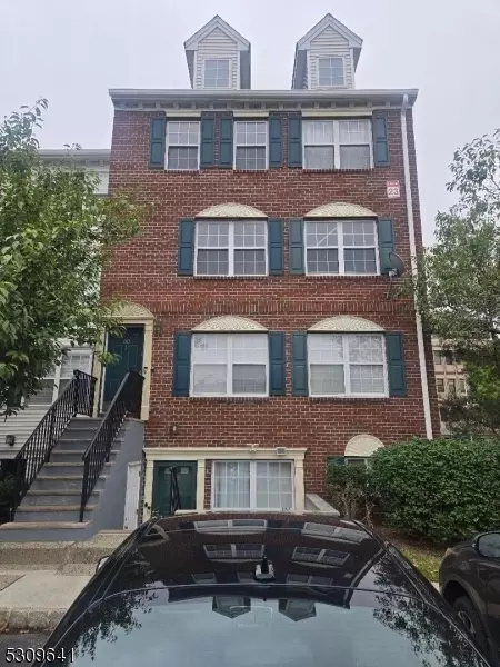 80 Callahan Ct, Newark, NJ 07103