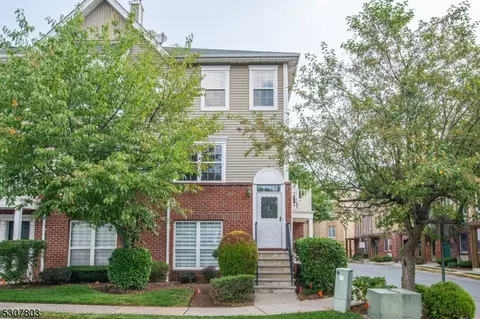 50 Pine St #4L, Montclair, NJ 07042