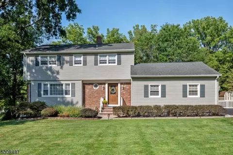 67 Pitcairn Dr, Roseland, NJ 07068