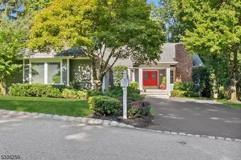 15 Gatehouse Rd, Bedminster, NJ 07921