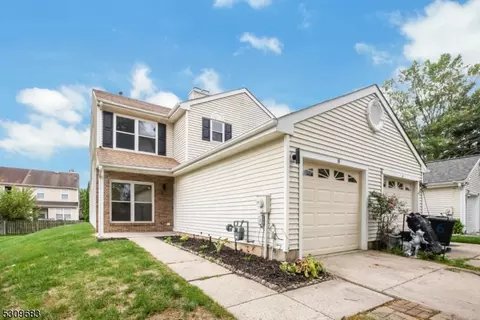 8 Rolling Hills Dr, Westampton, NJ 08060