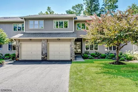 32 Roberts Cir, Bernards, NJ 07920