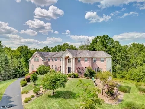 10 Heritage Ct, Bernards, NJ 07920