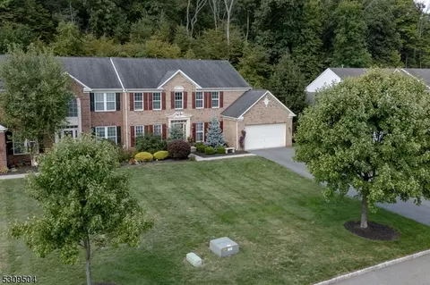 26 Primrose Ln, Sparta, NJ 07871
