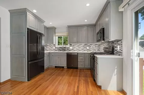 32 Evergreen Ave, Wanaque Boro, NJ 07420 photo 3