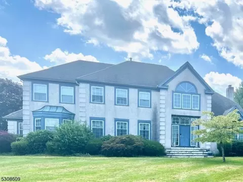 2 Patrick Henry Pl, Raritan Twp, NJ 08551
