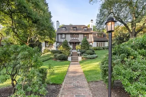 16 West Rd, Millburn Twp, NJ 07078