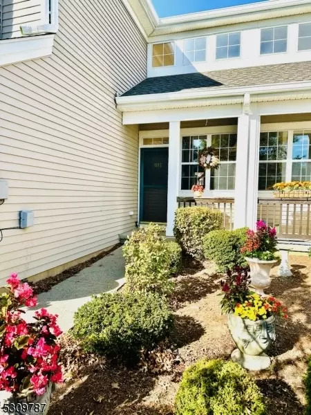 1117 Highland Ct, Stewartsville, NJ 08886