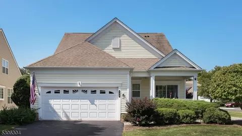 146 Stone Manor Dr, Franklin Twp, NJ 08873