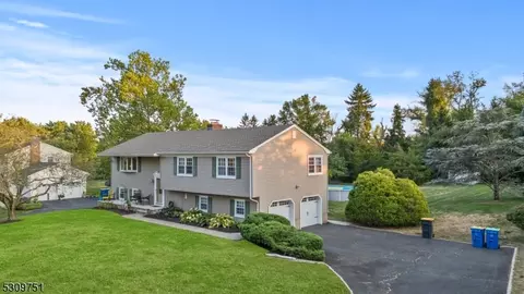 23 Walker Dr, Hillsborough, NJ 08844