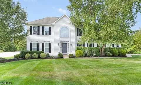 135 Evergreen Pl, Flemington, NJ 08822