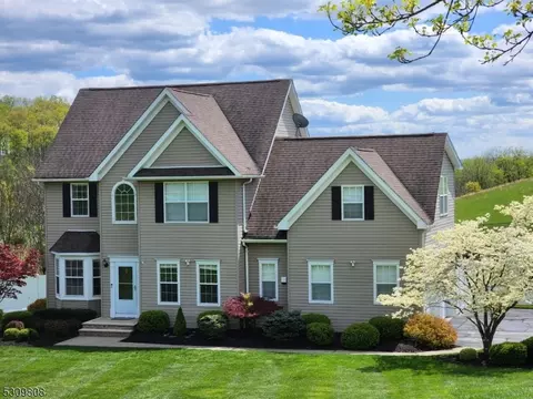 15 Meadow Ridge Ln, Lafayette, NJ 07848