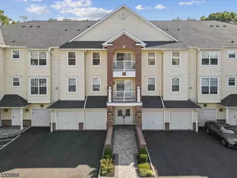 2101 Ambassador Ct, Somerset, NJ 08873