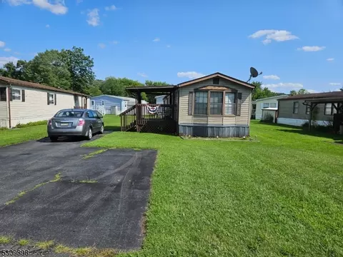12 Tess Dr, Hampton Twp, NJ 07848
