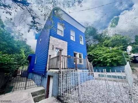 208 Thorne St, Jersey City, NJ 07307