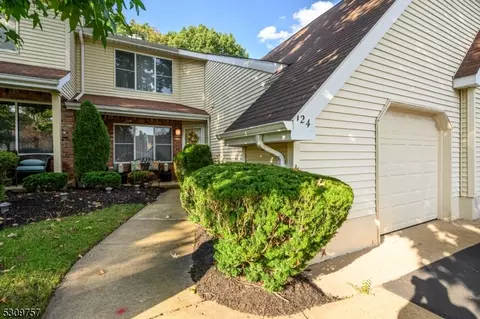 124 Nathan Dr, North Brunswick Twp, NJ 08902
