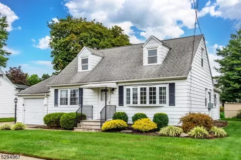 39 Sandra Dr, Totowa, NJ 07512