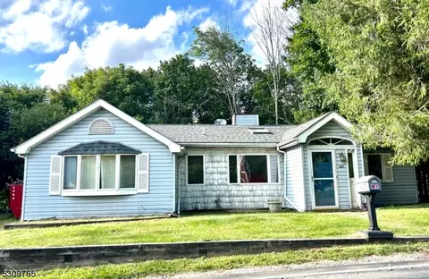 245 Pequest Rd, Green Twp, NJ 07821