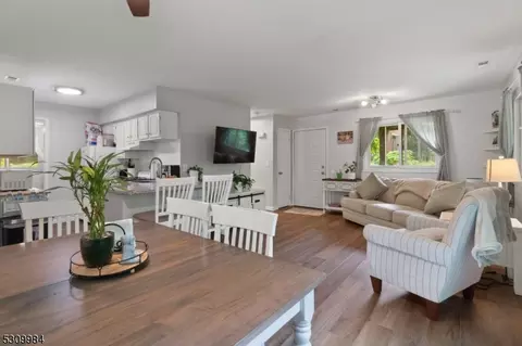 17 Stonehill Dr #9, Vernon, NJ 07462