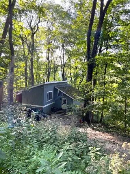 15 Cherry Tree Rd, Vernon, NJ 07462