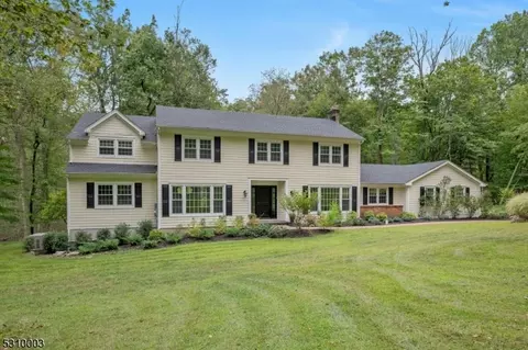 52 Mile Dr, Chester, NJ 07930