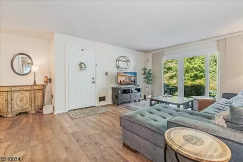 29 Baldwin Ct, Basking Ridge, NJ 07920 photo 4