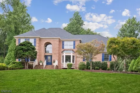 12 Tanglewood Dr, Warren, NJ 07059