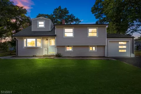18 Fordham Rd, Franklin Twp, NJ 08873