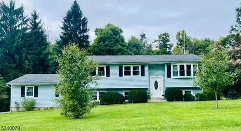 5 Jefferson Dr, Roxbury Township, NJ 07836