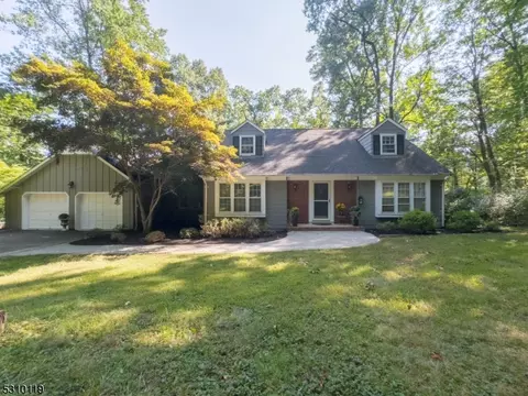 97 Spencer Ln, Watchung, NJ 07069