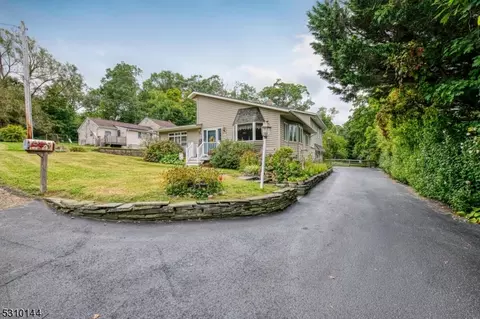 8 Phillips Rd, West Milford Twp, NJ 07421 photo 2