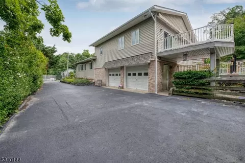 8 Phillips Rd, West Milford Twp, NJ 07421