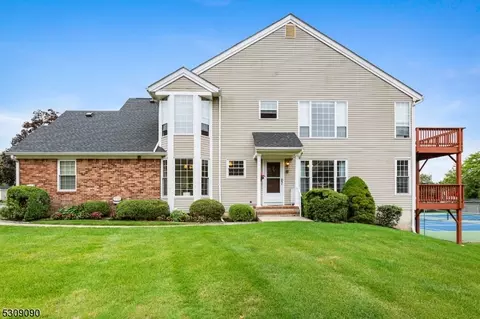 272 Laurel Ct, Whitehouse Station, NJ 08889
