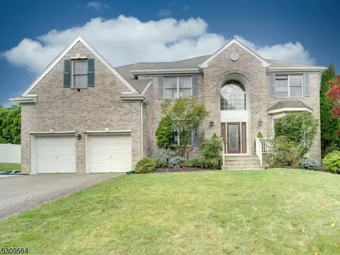 41 Lazarus Dr, Roxbury Twp, NJ 07852