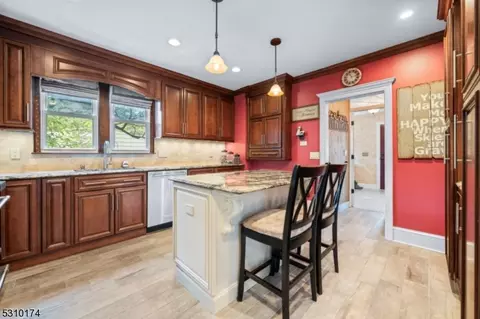 125 S 19th Ave, Manville, NJ 08835