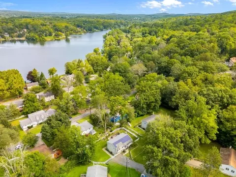 79 Hillside Ter, Green Twp, NJ 07821