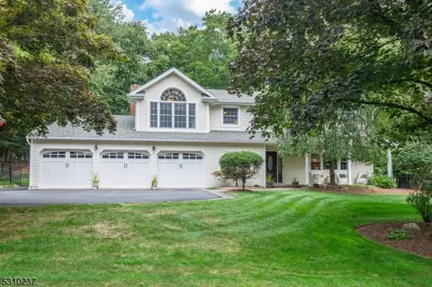 73 Glenmere Ter, Mahwah, NJ 07430