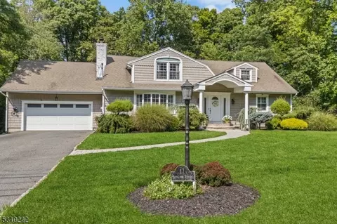 17 Brookside Ter, Caldwell, NJ 07006
