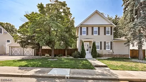 37 Central Ave, Butler, NJ 07405
