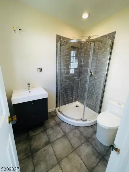 27 E Chrystal St, Dover, NJ 07801 photo 6