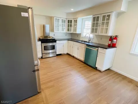 27 E Chrystal St, Dover, NJ 07801 photo 2