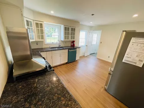 27 E Chrystal St, Dover, NJ 07801 photo 3
