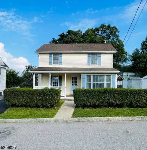 27 E Chrystal St, Dover, NJ 07801