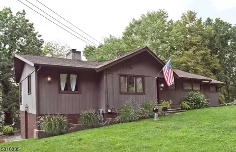 52 E Shawnee Trl, Wharton, NJ 07885