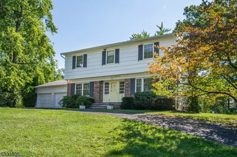 2 Sheldon Ct, East Hanover, NJ 07936
