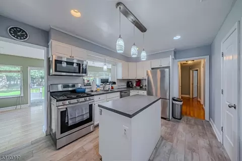 7 Thomas St, Little Falls, NJ 07424