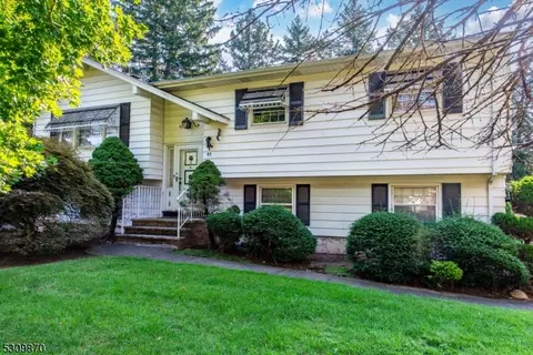 85 Weinmanns Blvd, Wayne, NJ 07470