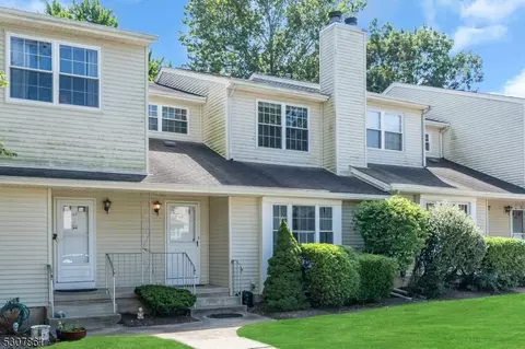 118 Sunnyvale Ct, Franklin Twp, NJ 08873