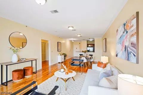 33-35 Freeman St #2B, Newark, NJ 07105